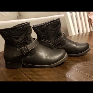 Women’s Vintage Lace Boots